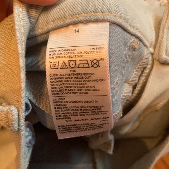 Nwot Girls Old navy mid length light blue stretch denim shorts girls size 14 - Picture 4 of 4